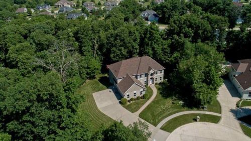 440 Sycamore Ct, Robins, IA 52328-9537
