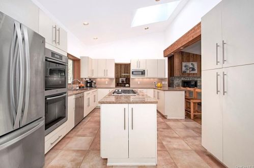 3 Banks Hill Rd, Pleasantville NY  10570-2453 exterior