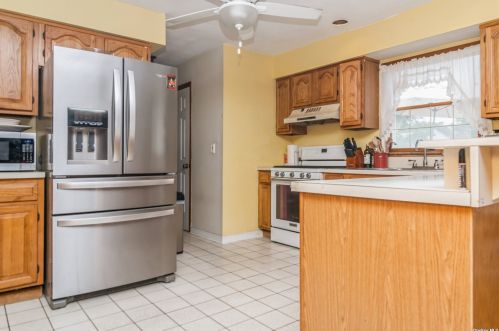 122 Stethem Dr, South Setauket NY  11720-4082 exterior