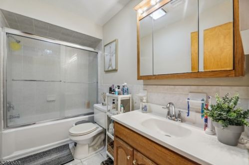 213 Louis Pl, Iselin NJ  08830-1205 exterior