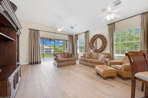 4740 Stratford Ct, Naples, FL 34105-6689