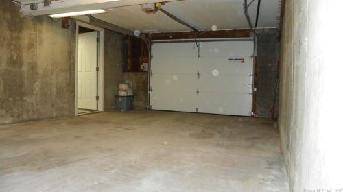8 Oak Dr, East Hampton CT  06447-1133 exterior