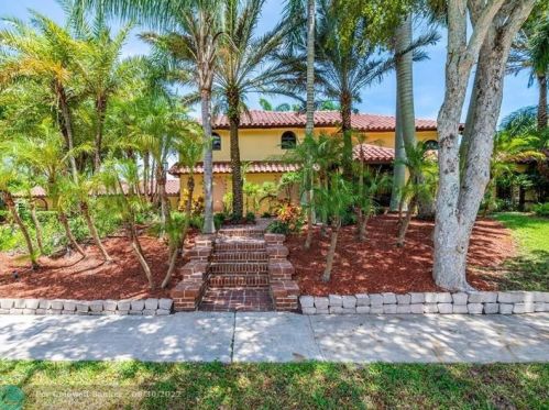 3581 Lakeview Dr, Delray Beach, FL 33445-5717