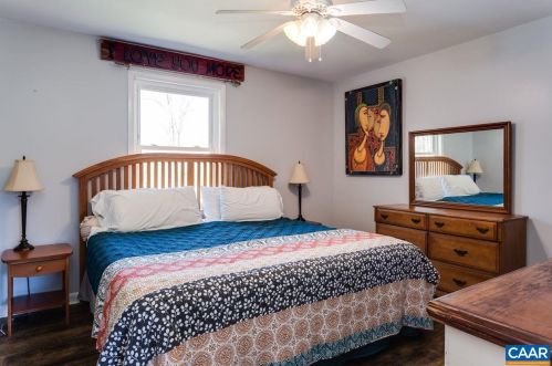 374 Shr Rd, Bybee VA  22963-5236 exterior