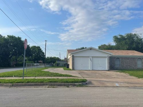 5601 Richardson St, Fort Worth, TX 76119-1709