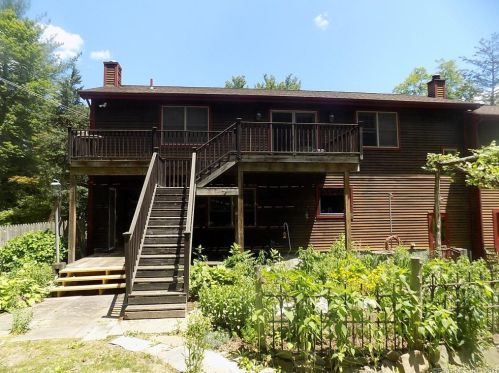 646 Branchville Rd, Ridgefield CT  06877-6128 exterior