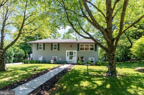 58 Valley Rd, Hummelstown, PA 17036-9723