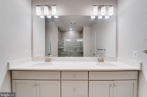 14957 River Walk Way, Woodbridge VA  22191 exterior