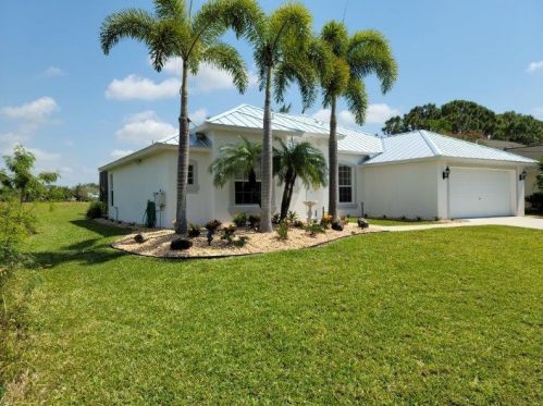 1041 Abingdon Ave, Fort Pierce FL  34953-2804 exterior