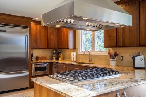 9 Stuart Dr, Bloomfield CT 06002-1524 exterior