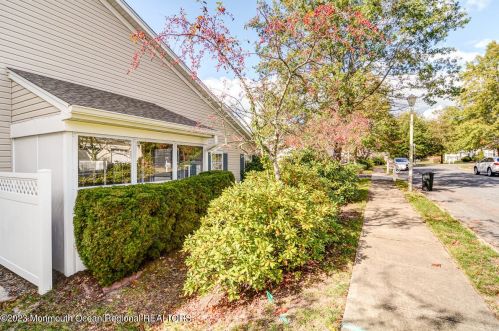 6 Silverside Rd, Lakewood, NJ 08701-7548