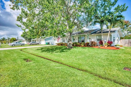 1612 Mistletoe St, Fort Pierce, FL 34983-4027