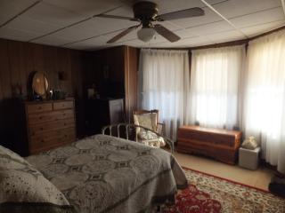 154 Main St, Richlandtown, PA 18955-1048