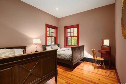 18 Patterson Brook Rd, Tuxedo Park NY  10987-4121 exterior