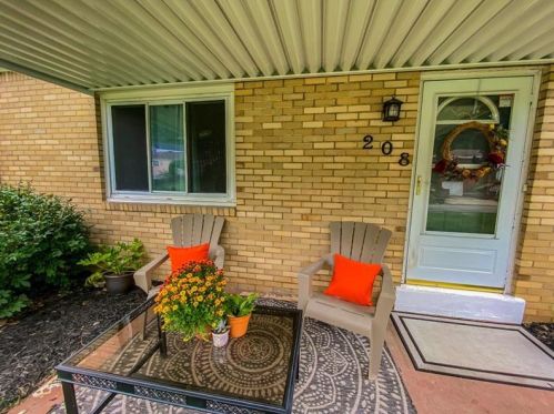 208 Andrew Dr, Glenshaw, PA 15116-1814