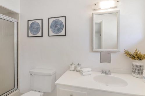 1558 Edgewood Dr, Palo Alto CA  94303-2819 exterior