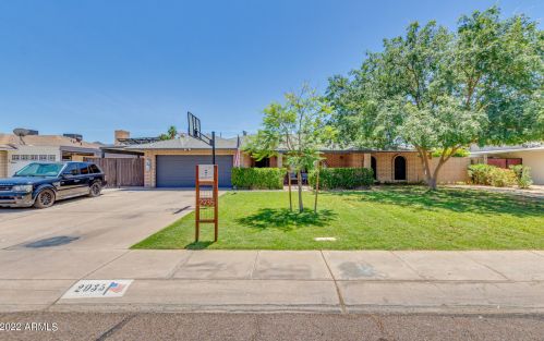 2935 Cannon Dr, Phoenix, AZ 85028-3809