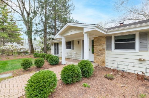 6039 Artist Bay Rd, West Bend, WI 53095-9204