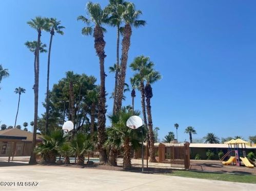 350 Silverbell Rd, Tucson AZ  85745-2639 exterior