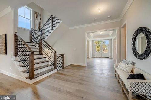 6580 Brooks Pl, Falls Church VA  22044-1105 exterior