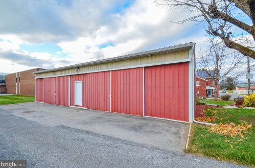 102 Locust St, Macungie, PA 18062-1164