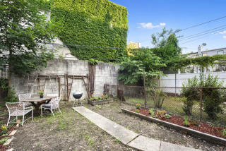 1124 Greene Ave, Brooklyn, NY 11221-3880