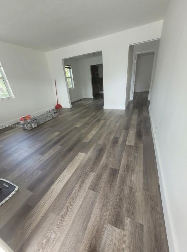 521 38th St, Hialeah, FL 33013-2724