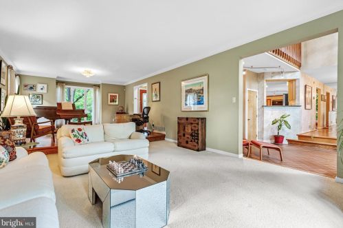 1483 Buck Crk Dr, Yardley PA 19067-4053 exterior