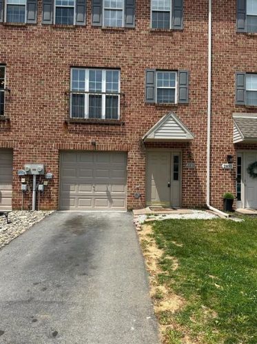 2851 Sequoia Dr, Macungie PA  18062-8431 exterior