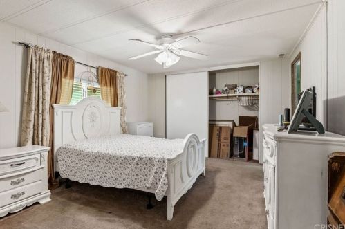 27729 Moonridge Ln, Santa Clarita, CA 91384-2537