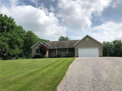 9496 Lawndell Rd, Harmon, OH 44662-9449