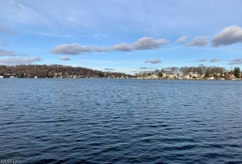 7 Point Pleasant Rd, Hopatcong NJ  07843-1323 exterior