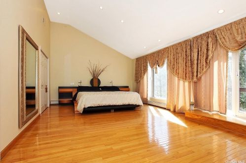 508 Wolf Hill Rd, Huntington Station NY  11746-5725 exterior