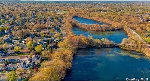 1906 Old Mill Rd, North Wantagh, NY 11793-3247