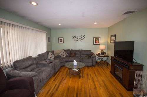 31 Ruth Ln, Panamoka, NY 11961-2631