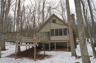 150 Lower Lakeview Dr, Hawley, PA 18428-4041