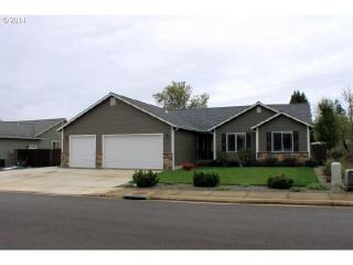 420 Serengeti Dr, Winston, OR 97496-7517