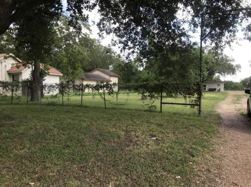 3002 Lone Tree Rd, Victoria TX  77901-7697 exterior