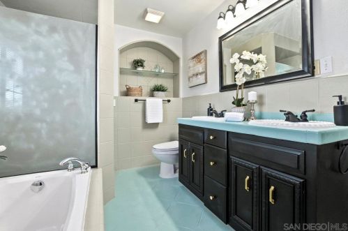 1171 Sunset Dr, Vista CA  92081-7407 exterior