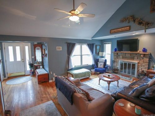 25 Windermere Ave, Greenwood Lake, NY 10925-2104