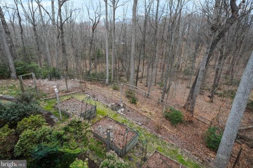 5550 Wide Oak Ct, Woodbridge VA  22192-6036 exterior