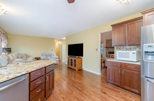 9613 Tyler St, Crown Point IN 46307-2489 exterior