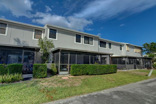 5274 Jog Ln, Delray Beach FL  33484-6621 exterior