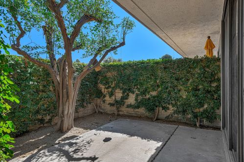 6 Cornell Dr, Rancho Mirage CA  92270-3630 exterior