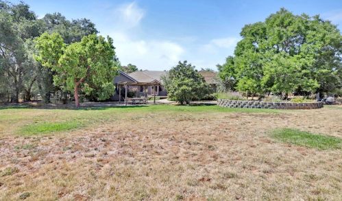 10000 Walter Welsher Ct, Gilroy CA  95020-9704 exterior