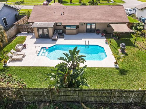 225 Bobwhite Rd, West Palm Beach, FL 33411-1718