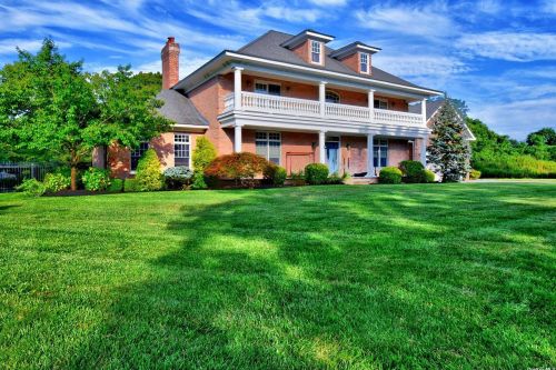 9 Valley Ln, Blue Point, NY 11715-1044