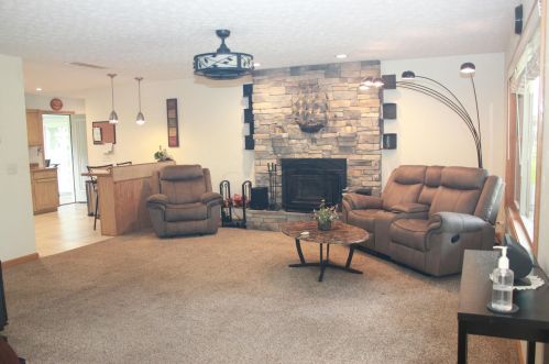 2326 Pawnee Dr, London, OH 43140-9018