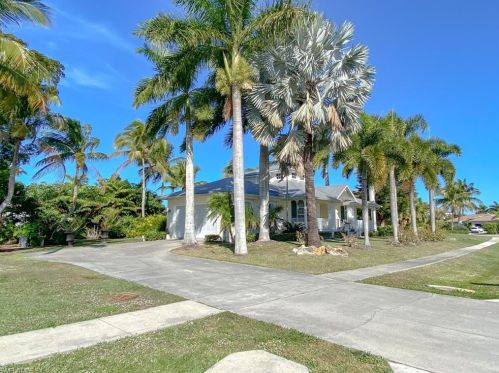 148 Bahama Ave, Marco Island, FL 34145-5118
