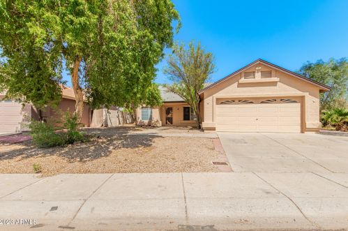 10228 Medlock Dr, Glendale, AZ 85307-4132